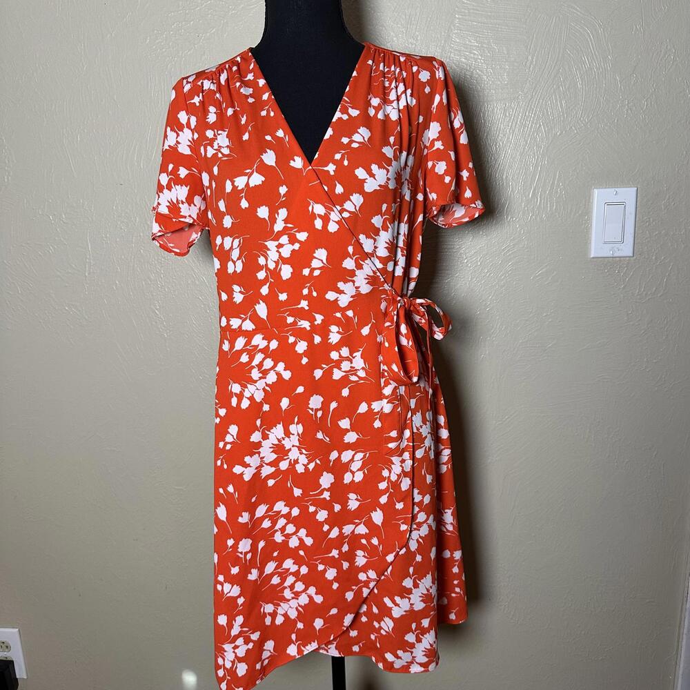 Bright Modern Floral Wrap Dress Lightweight Short Sleeve Orange White Spring